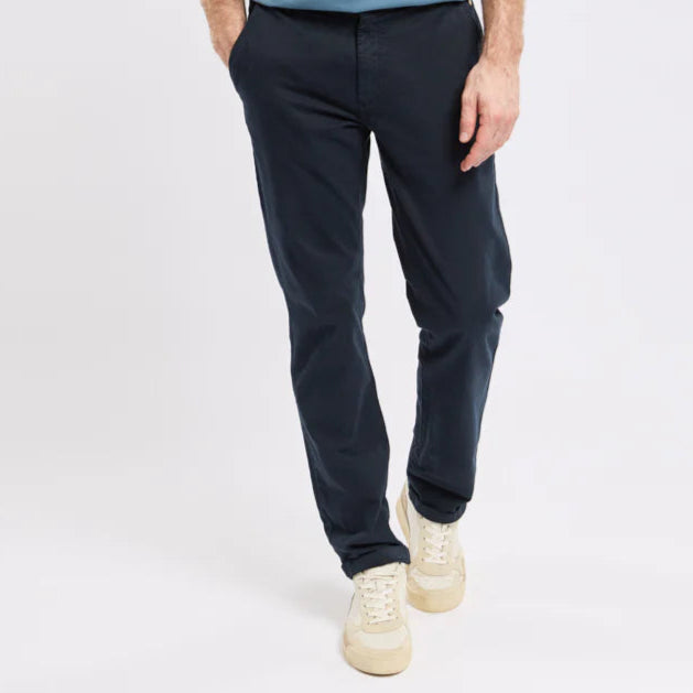 Straight Cut Chino: Navy