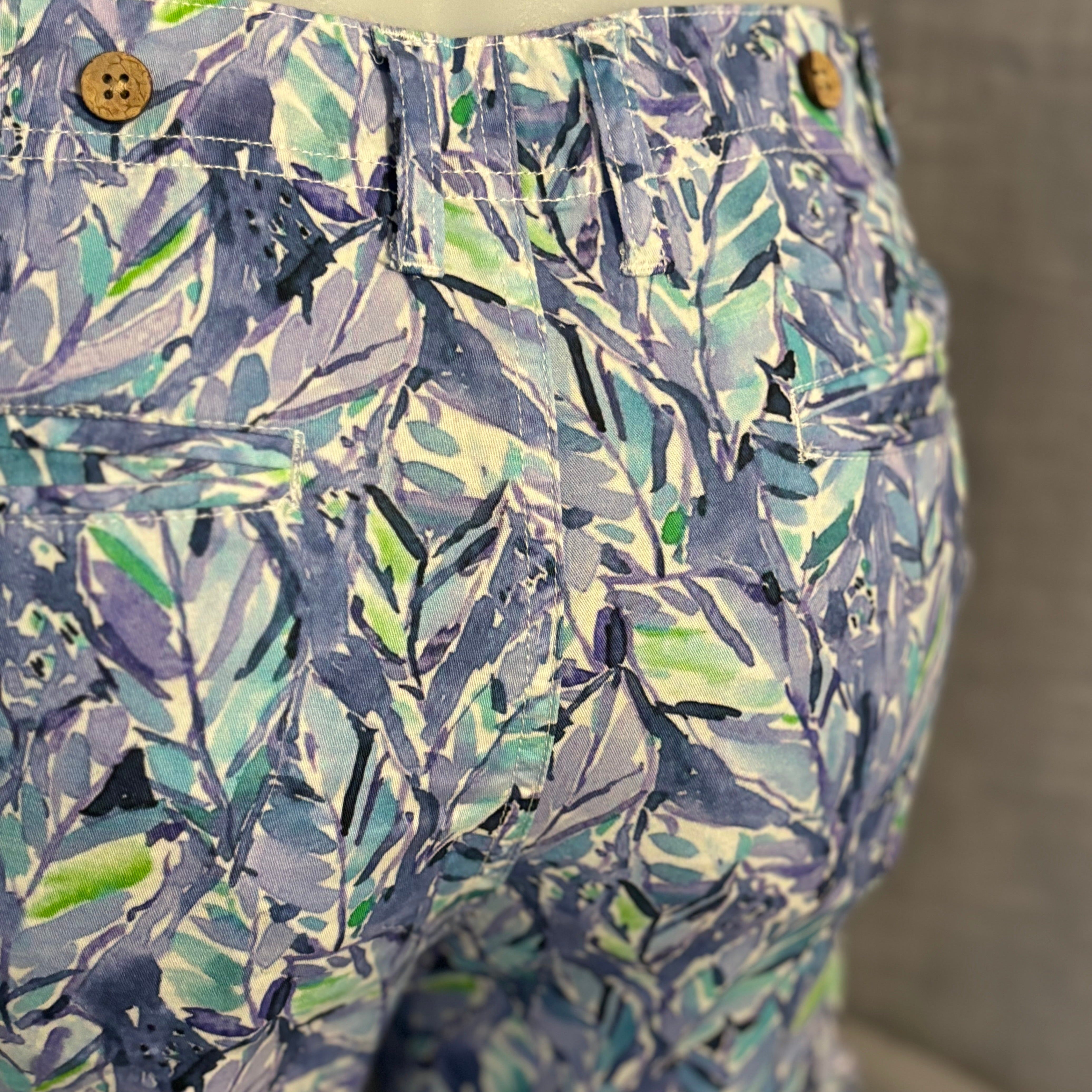 Tropical Leaves Stretch Short: Blue