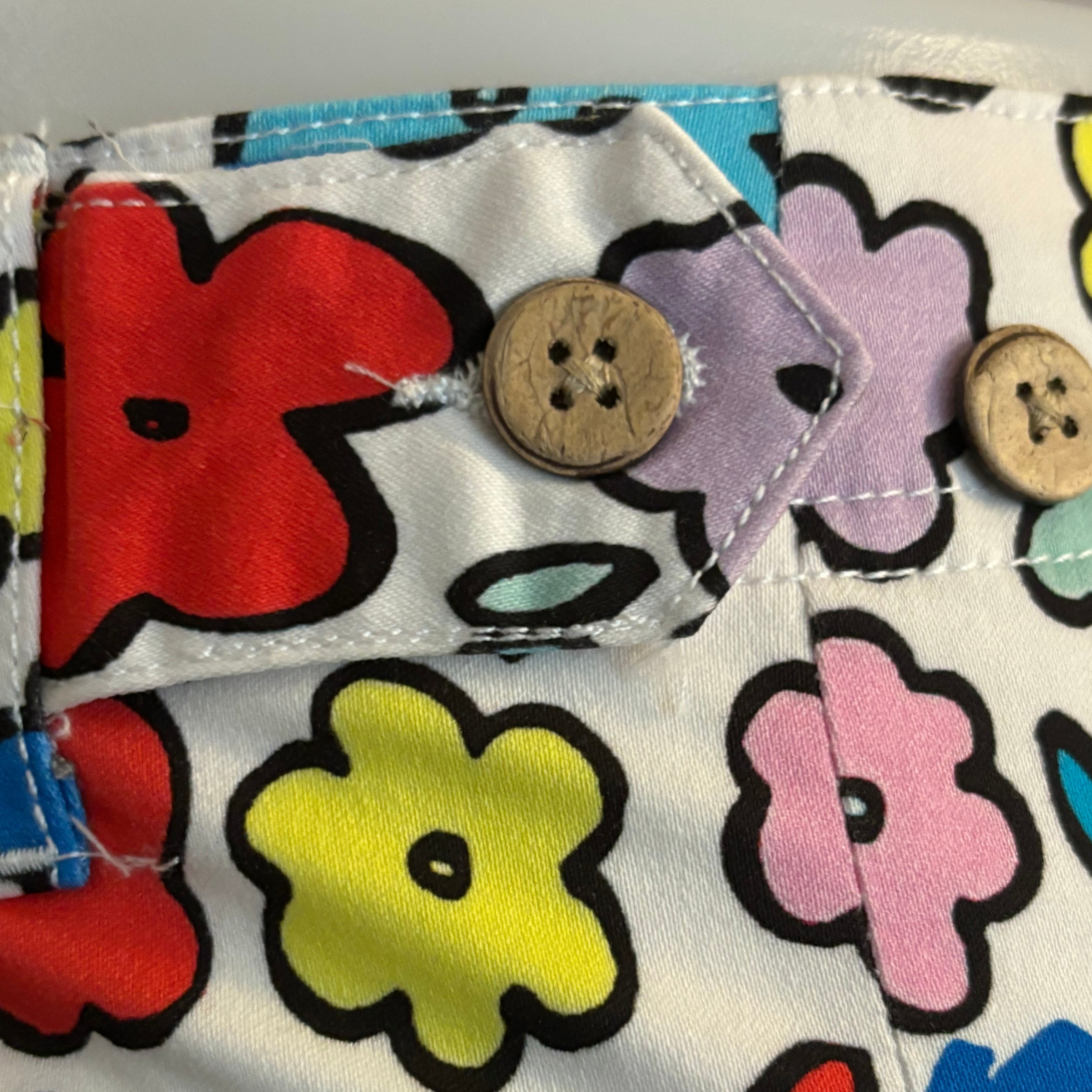 Smiley Flowers Stretch Short: Off White