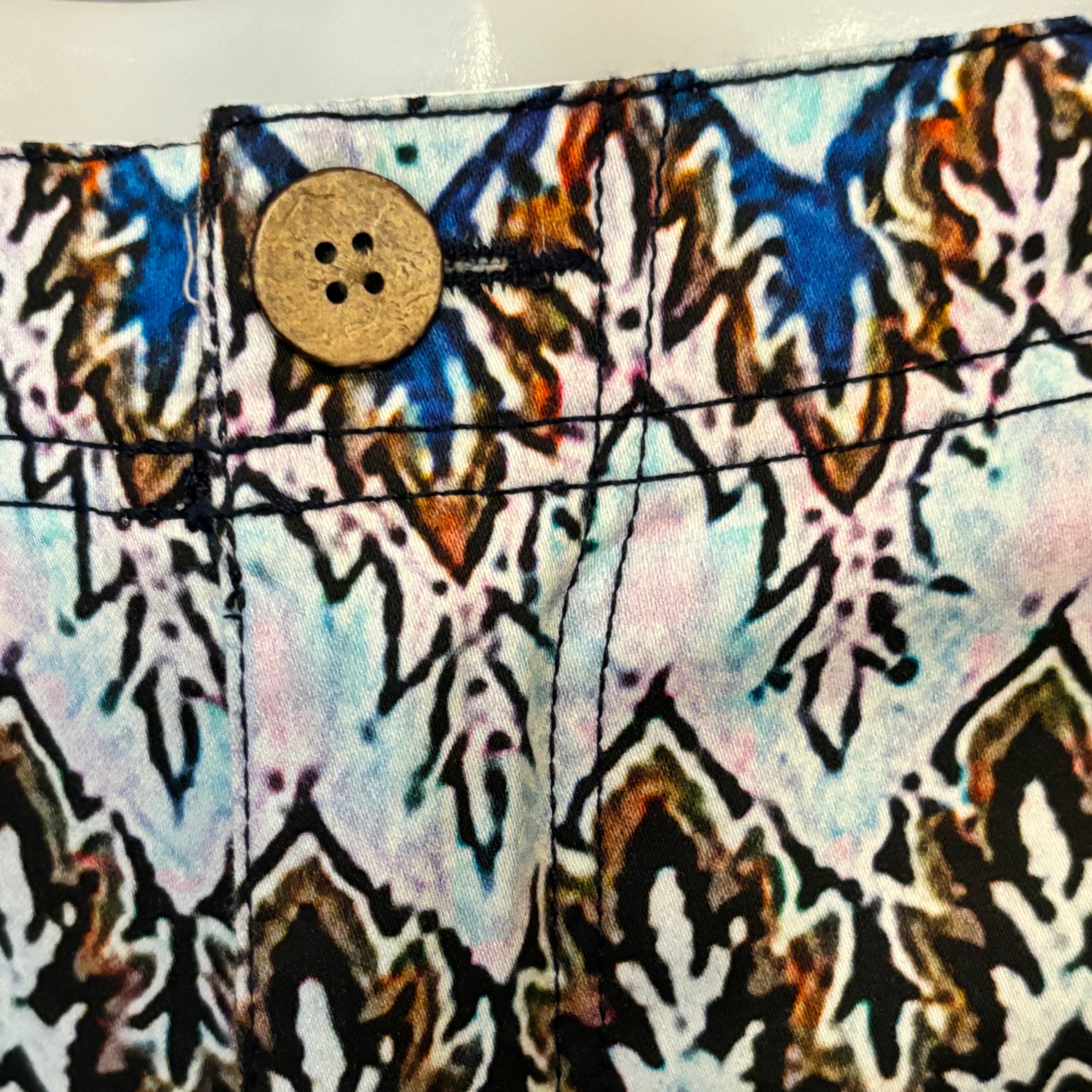 Horizontal Peaks Stretch Short