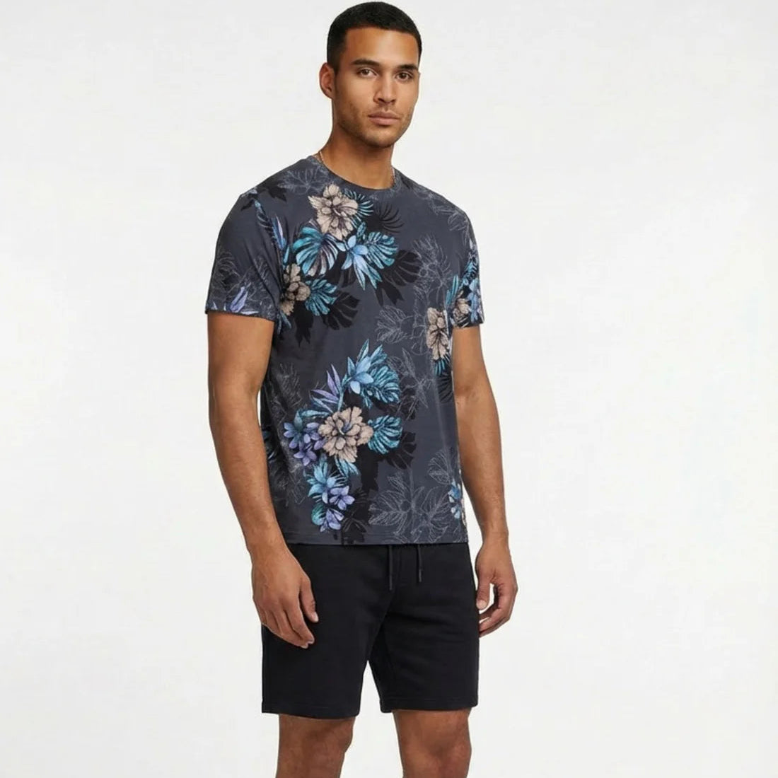 Silus Short: Black